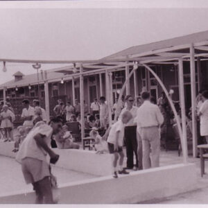 Families enjoying Minden Day in Aden 1960