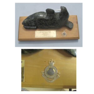 A walrus mounted on a wooden plynth with the cap badge of the Lincoln and welland Regiment