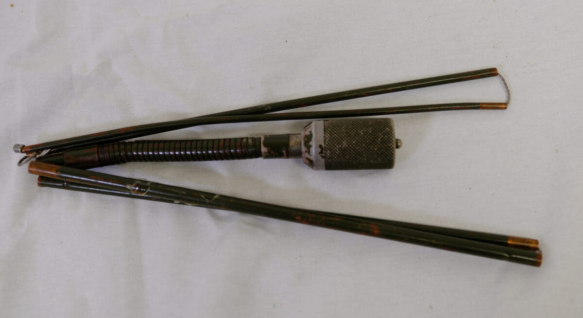 Aerial for an A40 radio pack British Army Aerial for an A40 radio pack British Army