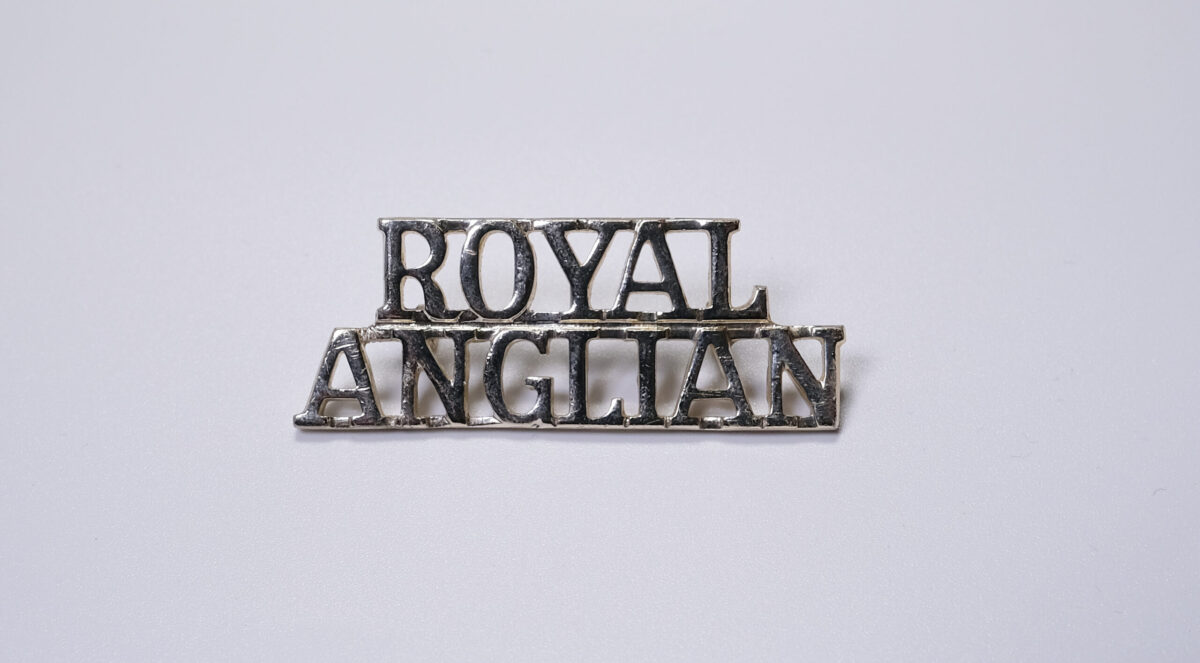 Royal Anglian Regiment two pinned modern metal shoulder title