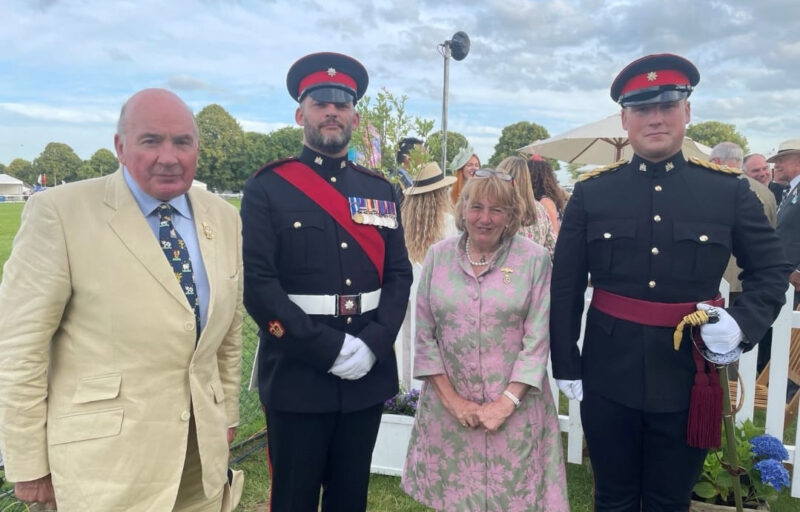 General Lord Dannatt takes time to speak with our soldiers