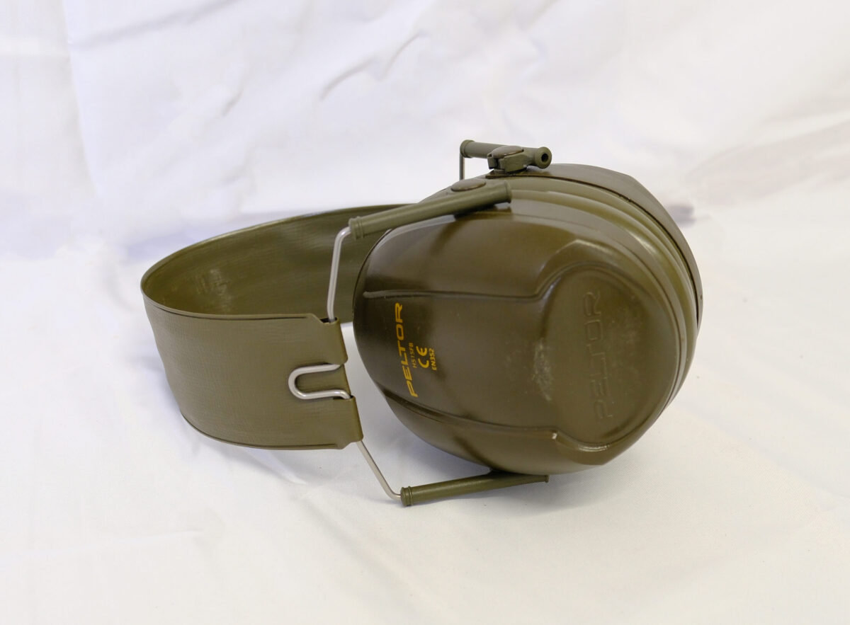 UK BRITISH ARMY SURPLUS ISSUE GREEN PELTOR PROTECTIVE EAR DEFENDERS,SHOOTING,PPE