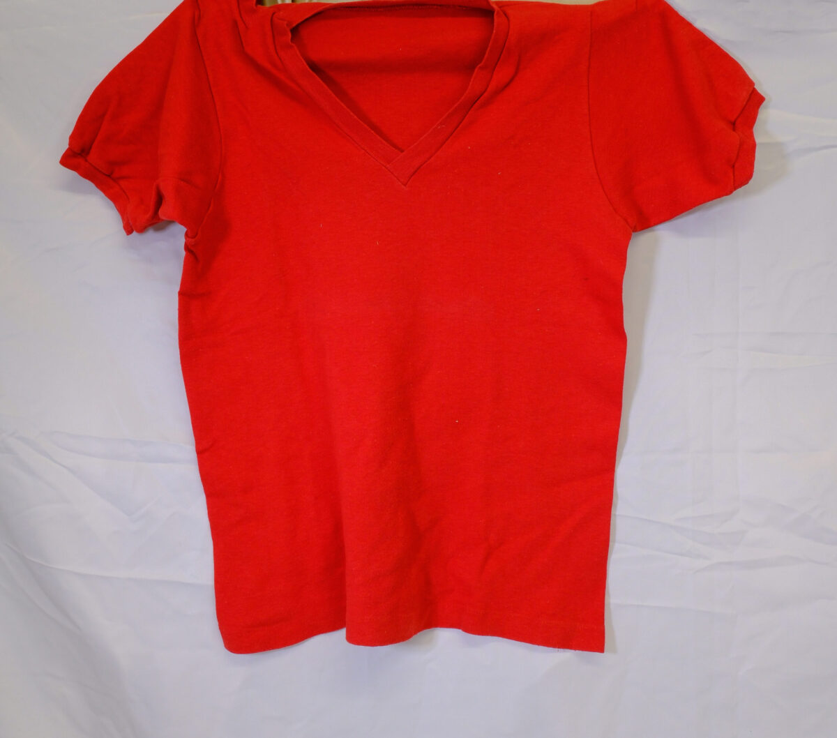British Army issued Physical training top red circa 1980s. British Army issued Physical training top red circa 1980s.