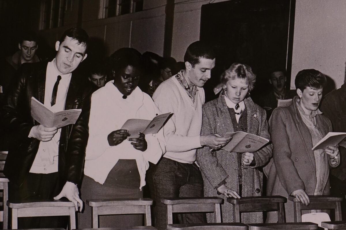 1st Battalion, Royal Anglian Regiment. Lance Corporal and Mrs Rooney. Private and Mrs Jolley at the Battalion Carol Service in 1986. 1st Battalion, Royal Anglian Regiment. Lance Corporal and Mrs Rooney. Private and Mrs Jolley at the Battalion Carol Service in 1986.