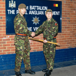 WO1 Buff hands over the WO1 Roninson 30 Oct 2006.