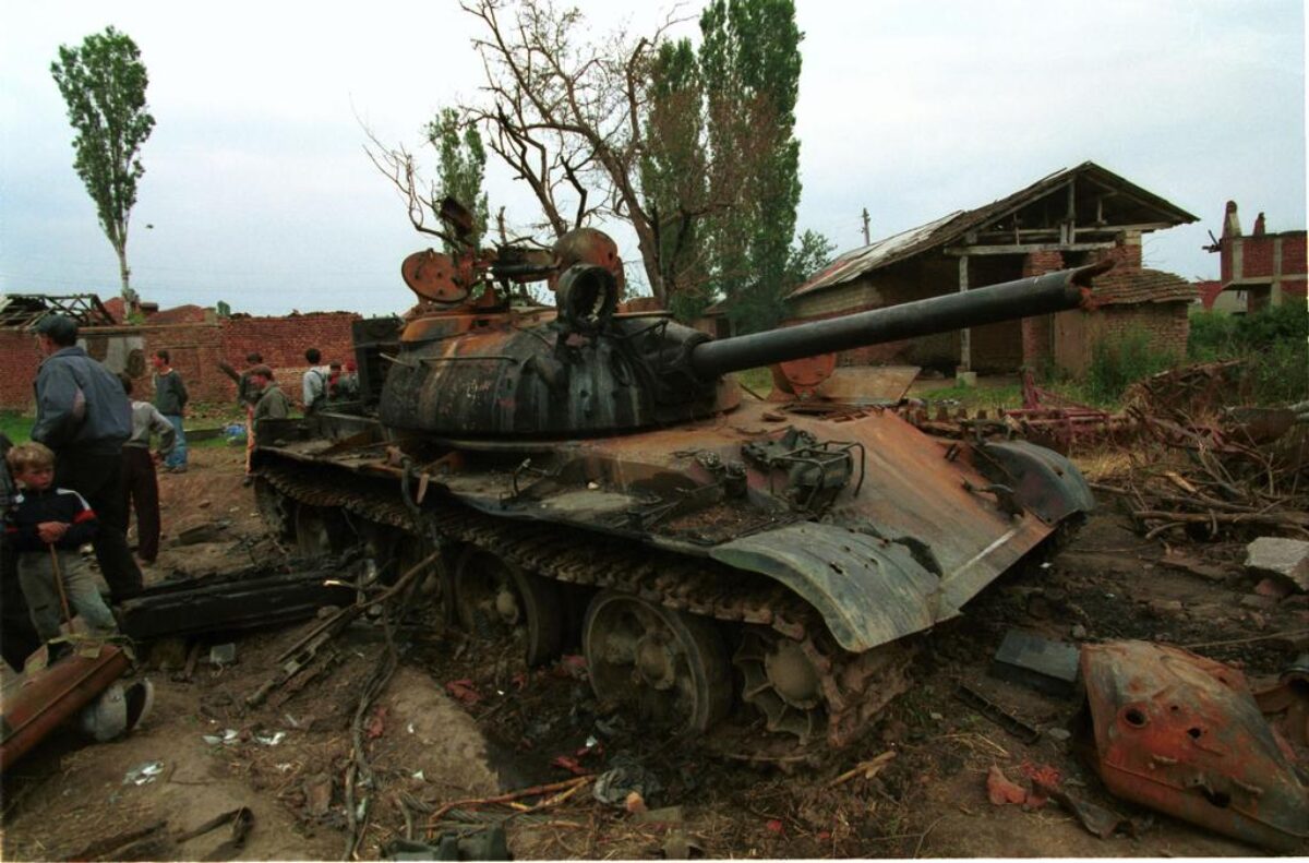 1st Battalion, Royal Anglian Regiment deployed to Kosovo in 1999