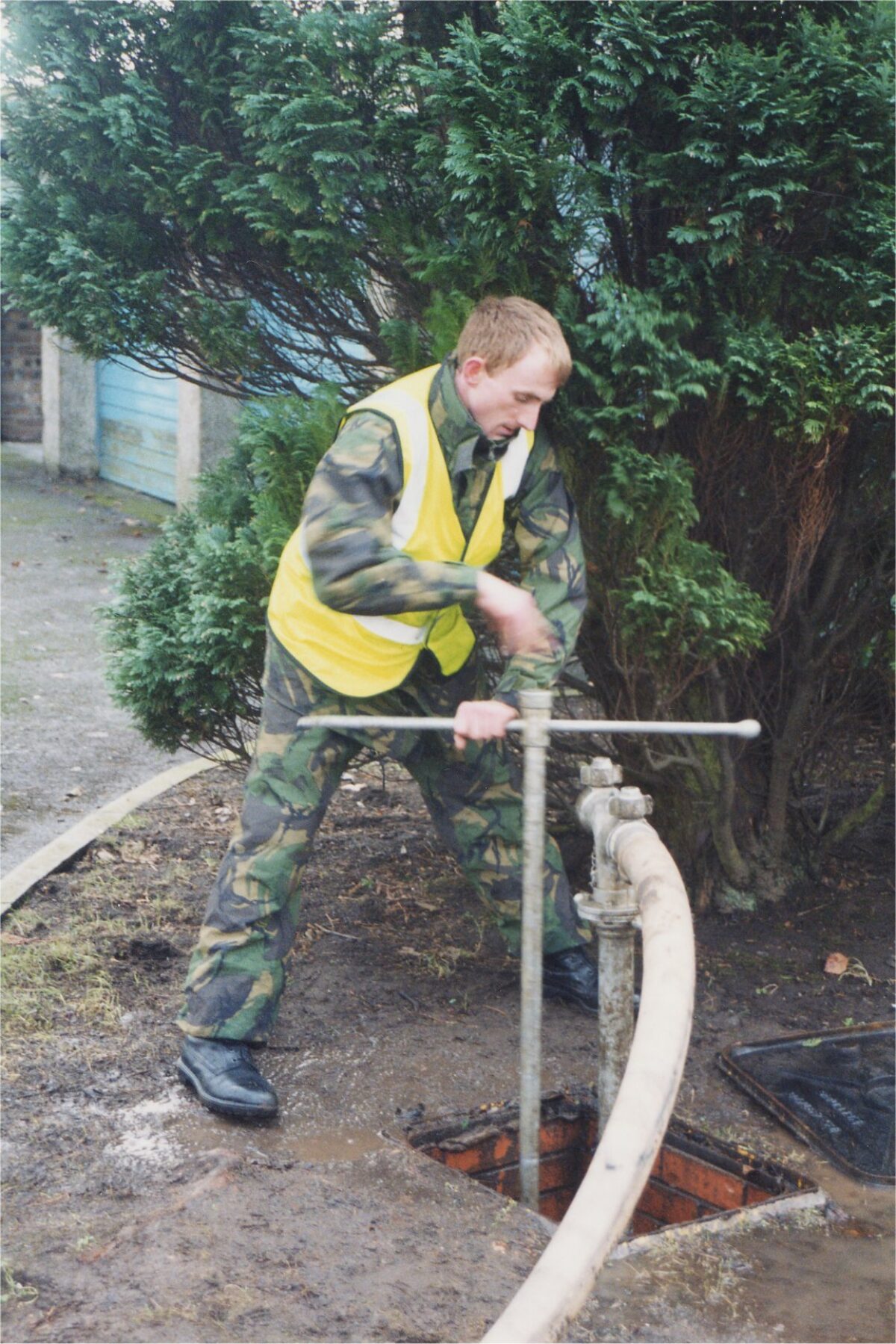 2nd Battalion Royal Anglian Regiment Op FRESCO - Fire strikes 2001