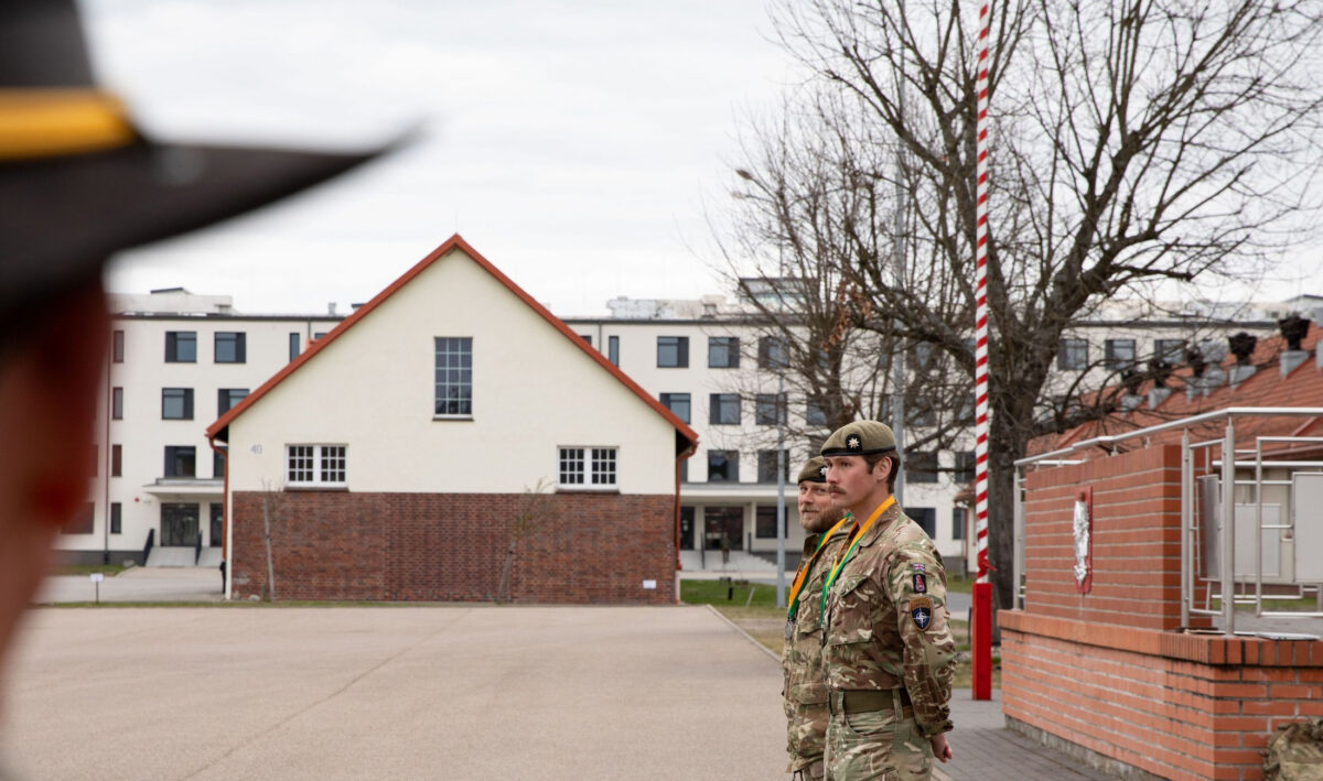 The Order of St George was presented to Colour Sergeant Max Mander and Captain Ant Stratton whilst deployed on Op CABRIT (P) 18. Presented by Lieutenant Colonel Nimmons, the Commander of the 3-8 WARHORSE Battlegroup