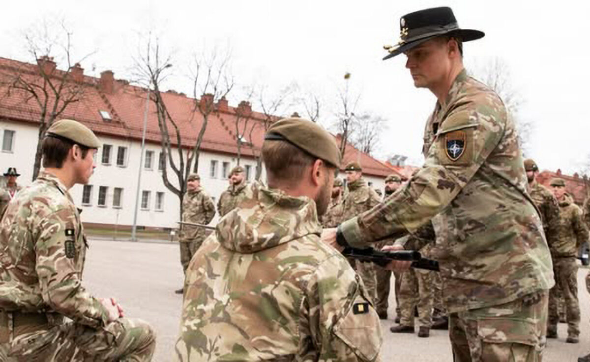 The Order of St George was presented to Colour Sergeant Max Mander and Captain Ant Stratton whilst deployed on Op CABRIT (P) 18. Presented by Lieutenant Colonel Nimmons, the Commander of the 3-8 WARHORSE Battlegroup