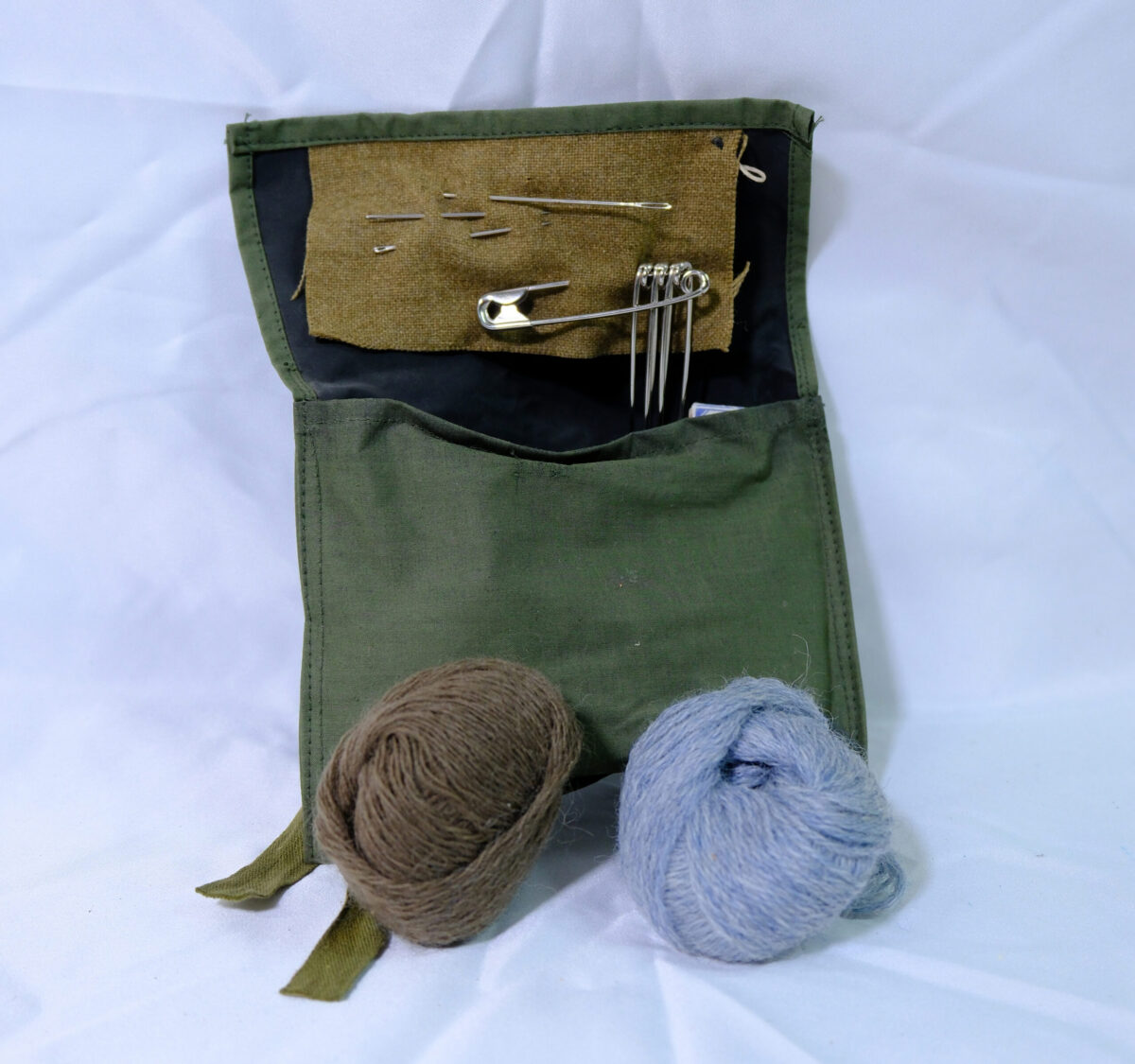 Military issue sewing kit Military issue sewing kit